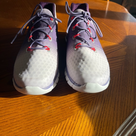 Women’s Reebok Pumps - Picture 2 of 6